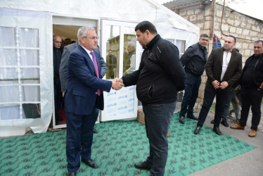 Rayon rəhbəri şəhid atasının yas mərasimində iştirak edib