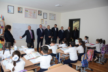 İcra başçısı Bəyimsarov kənd tam orta məktəbində mövcud şəraitlə tanış olub