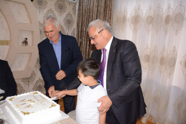 İcra başçısı 70 yaşını qeyd edən ağsaqqalı ziyarət edib