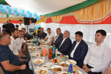 Rayon rəhbəri Vətən Müharibəsi Əlilinin övladının kiçik toy məclisində iştirak edib