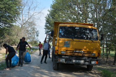 Xoruzlu kəndi ərazisində yerləşən meşə zolağında təmizlik aksiyası keçirilib.