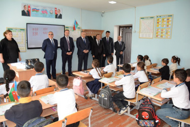Rayon rəhbəri Düyərli kənd ümumi orta məktəbində mövcud şəraitlə tanış olub