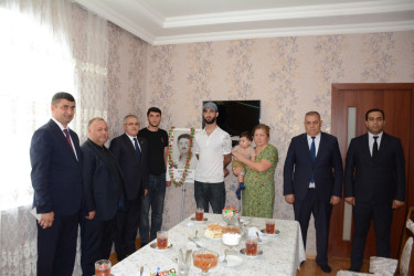 Tərtər Rayon İcra Hakimiyyətinin başçısı 27 Sentyabr – Anım Günü ilə əlaqədar Vətən müharibəsinin mülki şəhidi Ədavət Axundov ailəsini ziyarət edib