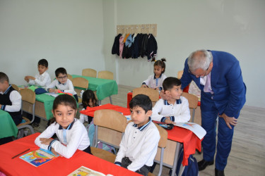 Rayon rəhbəri Azad Qaraqoyunlu kənd tam orta məktəbində mövcud şəraitlə tanış olub
