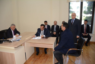 Rayon rəhbəri vətəndaş müraciətlərini dinləyib