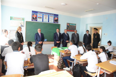 Rayon rəhbəri Sarıcalı kənd tam orta məktəbində mövcud şəraitlə tanış olub