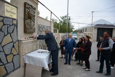 Rayon rəhbəri 27 sentyabr-Anım Gününün beşinci ildönümü ilə əlaqədar 3-cü dərəcəli “Vətənə xidmətə görə” ordenli şəhid Elnur İbrahimovun ailə üzvləri ilə birlikdə onun adını daşıyan küçədə aparılan əsaslı təmir işləri ilə tanış olublar