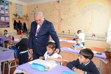 Rayon rəhbəri Sarıcalı kənd tam orta məktəbində mövcud şəraitlə tanış olub