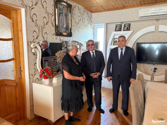 Tərtər Rayon İcra Hakimiyyətinin başçısı 27 Sentyabr – Anım Günü ilə əlaqədar Vətən müharibəsinin mülki şəhidi Pərviz Orucovun ailəsini ziyarət edib