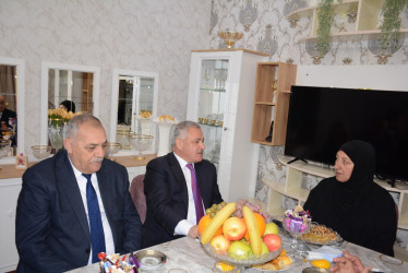 Rayon rəhbəri şəhid Məmmədli Turalın ailəsini ziyarət edib