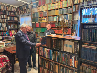 İcra başçısı  80 yaşlı rayon ziyalısı Rauf Həsənzadəni evində ziyarət edib