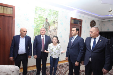 Rayon rəhbəri Milli Məclisin deputatı ilə birlikdə  şəhid Aslan Hüseyinovun ailəsini ziyarət edib
