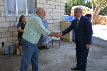 Rayon rəhbəri Vətən Müharibəsi şəhidi Əliyev Elməddin İlqar oğlunun ikinci ildönümü münasibəti ilə ailəsini ziyarət edib