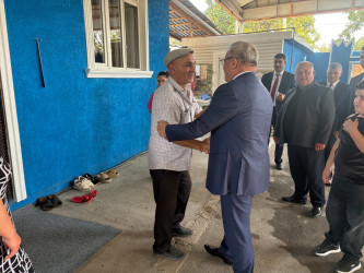 Tərtər Rayon İcra Hakimiyyətinin başçısı 27 Sentyabr – Anım Günü ilə əlaqədar Vətən müharibəsi şəhidi Aslan Hüseynovun ailəsini ziyarət edib