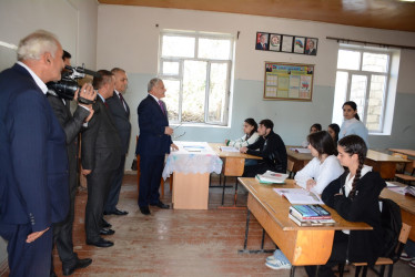 Rayon rəhbəri Ələsgərli kənd tam orta məktəbində mövcud şəraitlə tanış olub