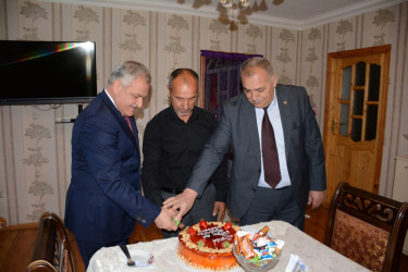 Rayon rəhbəri şəhid atası Zahid Məmmədovu 55 illik yubileyi münasibəti ilə təbrik edib