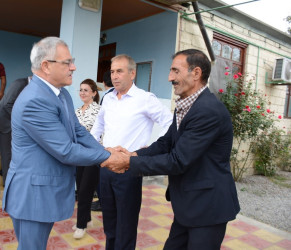 Rayon rəhbəri “Konstitusiya və Suverenlik İli” çərçivəsində Soyulan və Hacallı kəndindən olan şəhid ailələri və qazilərlə görüş keçirib
