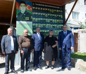 Rayon rəhbəri “Konstitusiya və Suverenlik İli” çərçivəsində şəhid Cəfərov Təbrizin ailəsini ziyarət edib
