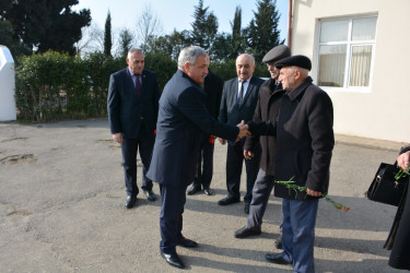 İcra başçısı Yuxarı Sarıcalı kənd tam orta məktəbində mövcud şəraitlə tanış olub