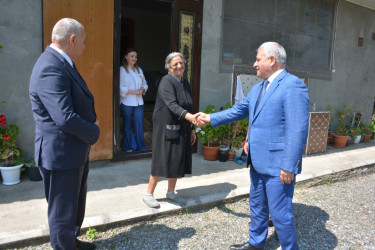 İcra başçısı şəhid atası Kamil İsmayılovu 60 illik yubileyi münasibəti ilə təbrik edib