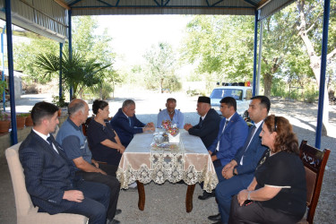 İcra başçısı Vətən Müharibəsi şəhidi Hüseynov Eşqin Cəsarət oğlunun ikinci ildönümü münasibəti ilə ailəsini ziyarət edib