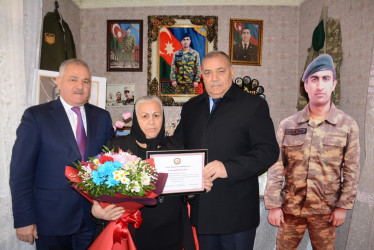 Rayon rəhbəri “Konstitusiya və Suverenlik İli” çərçivəsində şəhid anası Xuraman Məmişovanı 60 illik yubileyi münasibəti ilə təbrik edib