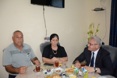Tərtər Rayon İcra Hakimiyyətinin başçısı 27 Sentyabr – Anım Günü ilə əlaqədar Vətən müharibəsi şəhidi Xəyal Aslanovun ailəsini ziyarət edib