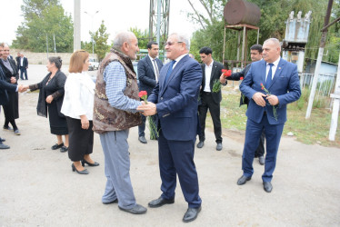 Rayon rəhbəri “Konstitusiya və Suverenlik İli” çərçivəsində Hüsənli kəndindən olan şəhid ailələri ilə görüş keçirib