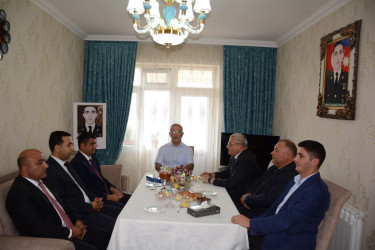 Tərtər Rayon İcra Hakimiyyətinin başçısı 27 Sentyabr – Anım Günü ilə əlaqədar Vətən müharibəsi şəhidi Qubad Hacıyevin ailəsini ziyarət edib