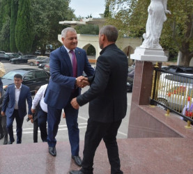 İcra başçısı şəhid İntiqam Mənsimlinin qardaşının toy şənliyində iştirak edib