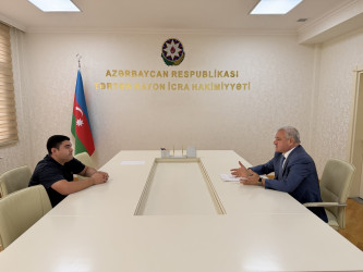 Rayon rəhbəri vətəndaş müraciətlərini dinləyib