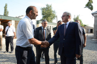 Rayon rəhbəri “Konstitusiya və Suverenlik İli” çərçivəsində Dəmirçilər və Cəmilli kəndindən olan şəhid ailələri və qazilərlə görüş keçirib