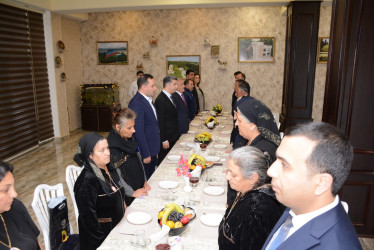 Rayon rəhbəri Nafatlanda müalicə alan şəhid ailələrini ziyarət edib