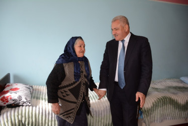 Rayon rəhbəri şəhid Mübariz Süleymanovun ailəsini ziyarət edib