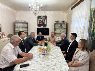 Tərtər Rayon İcra Hakimiyyətinin başçısı 27 Sentyabr – Anım Günü ilə əlaqədar Vətən müharibəsi şəhidi Şamil İsmayıllının ailəsini ziyarət edib