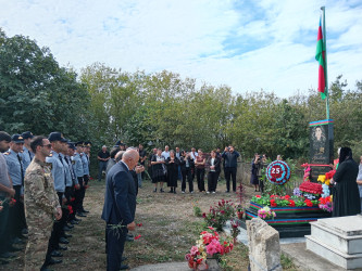 Vətən Müharibəsi şəhidi Rüstəm Hacıyevin şəhadətə qovuşmasının 6-cı ildönümü münasibətilə məzarı ziyarət olunub