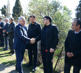 İcra başçısı Aprel döyüşlərində şəhid olmuş Nicat İsgəndərovun məzarını ziyarət edib