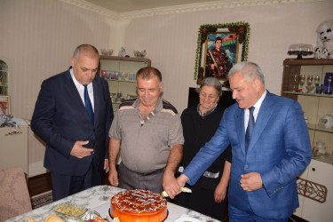 İcra başçısı şəhid atası Kamil İsmayılovu 60 illik yubileyi münasibəti ilə təbrik edib