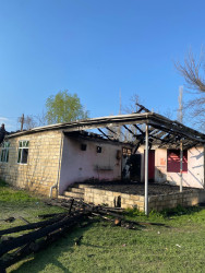 İcra başçısı Yuxarı Sarıcalı kəndində evi yanan ailəni ziyarət edib