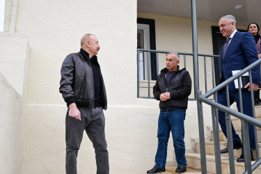 İlham Əliyev Ağdərə rayonunun Heyvalı kəndində görülmüş işlərlə tanış olub
