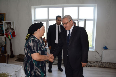 Tərtər Rayon İcra Hakimiyyətinin başçısı 27 Sentyabr – Anım Günü ilə əlaqədar Vətən müharibəsinin mülki şəhidi Həsən Məmmədovun ailəsini ziyarət edib