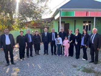 8 noyabr - Zəfər Gününün beşinci ildönümü ilə əlaqədar Vətən Müharibəsi şəhidi Hüseynov Elnurun ailəsi ziyarət edilib