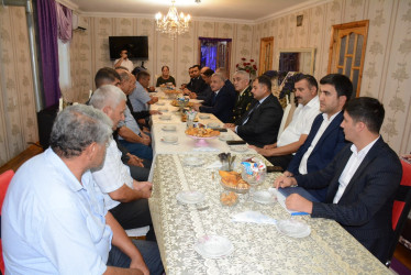 Rayon rəhbəri “Konstitusiya və Suverenlik İli” çərçivəsində Kəngərli kəndində şəhid ailələri və qazilərlə görüş keçirib