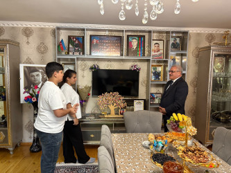 Tərtər Rayon İcra Hakimiyyətinin başçısı 27 Sentyabr – Anım Günü ilə əlaqədar Vətən müharibəsinin mülki şəhidi Anar Quliyevin ailəsini ziyarət edib
