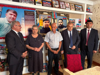 Tərtər Rayon İcra Hakimiyyətinin başçısı 27 Sentyabr – Anım Günü ilə əlaqədar Vətən müharibəsinin mülki şəhidləri Elşən və Xaliq Abbasov qardaşlarının ailəsini ziyarət edib