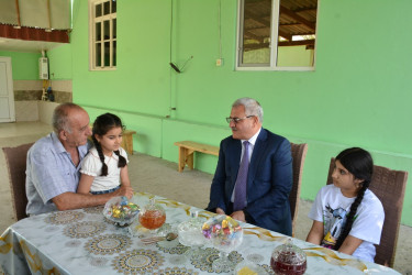 Rayon rəhbəri şəhid Elnur Hüseynovun ailəsini ziyarət edib