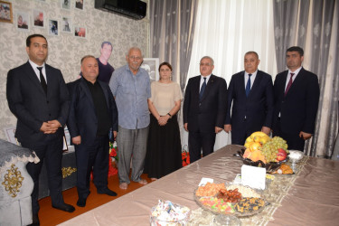 Tərtər Rayon İcra Hakimiyyətinin başçısı 27 Sentyabr – Anım Günü ilə əlaqədar Vətən müharibəsinin mülki şəhidi Sabit Əsədovun ailəsini ziyarət edib