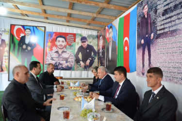 İcra başçısı şəhid atası Rövşən Məmmədovu 55 illik yubileyi münasibəti ilə təbrik edib