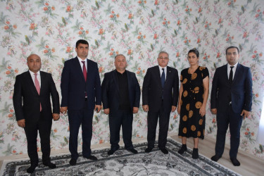 Tərtər Rayon İcra Hakimiyyətinin başçısı 27 Sentyabr – Anım Günü ilə əlaqədar Vətən müharibəsi şəhidi Məhərzadə Talehin ailəsini ziyarət edib