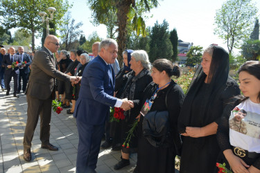 Tərtərdə 27 sentyabr-Anım Günü ilə əlaqədar Şəhidlər Abidə Kompleksi ziyarət edilib